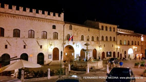 Piazza del Comune, Asis, Italia